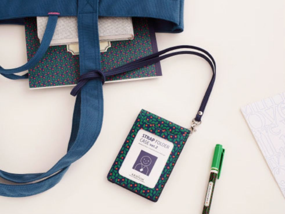 MochiThings Strap Card Case v2