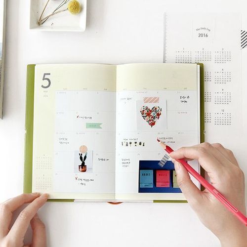 2016 The Medium Daily Log Scheduler