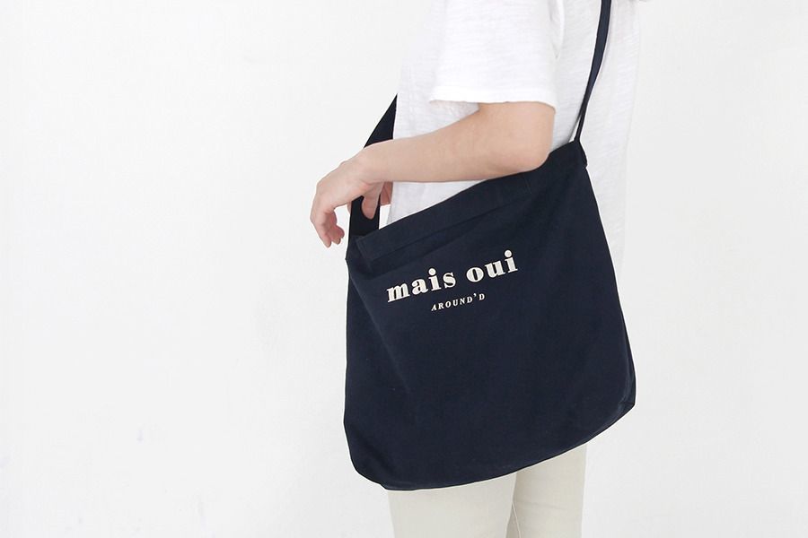 Oui Pocket Shoulder Bag