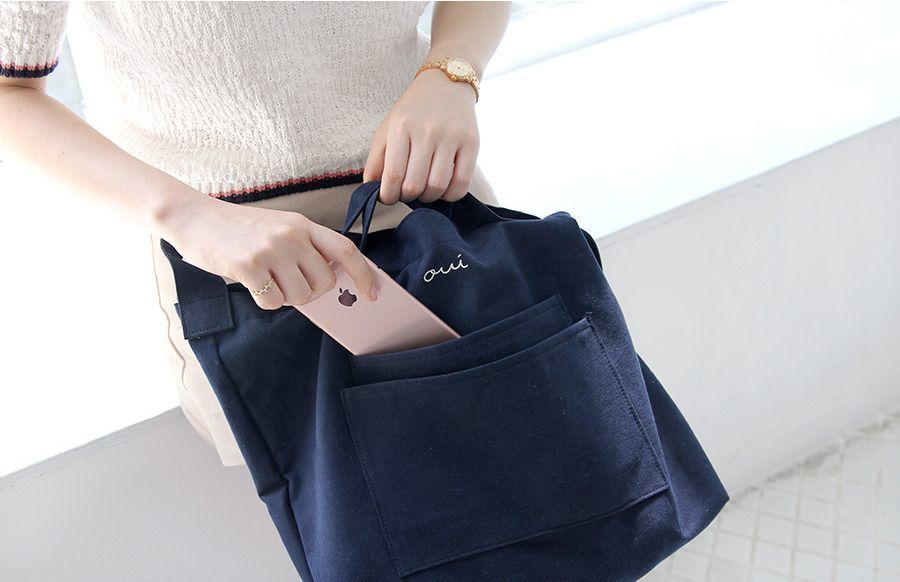 Oui Pocket Shoulder Bag