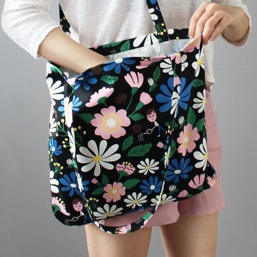 Ooh La La Pattern Shoulder Bag - Image 20
