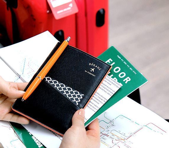 Dégagé Anti Skimming Passport Case