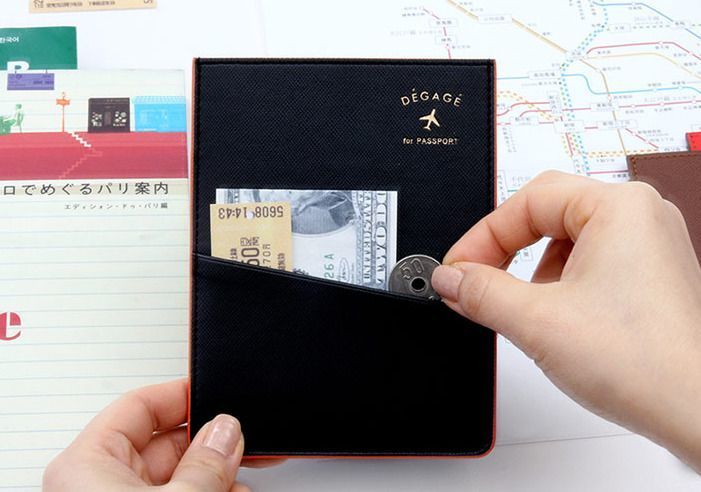 Dégagé Anti Skimming Passport Case