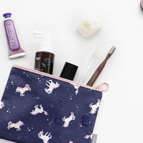 Medium Comely Water-resistant Pouch